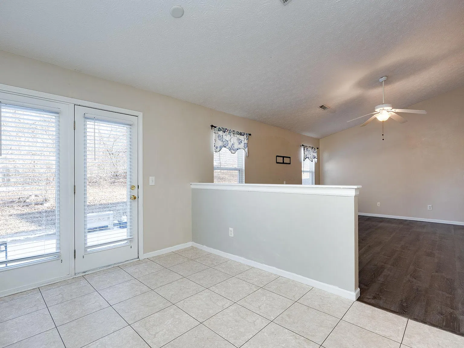 3 bed, 1.5 bath, 1371 sqft, $1,800 — Photo 3