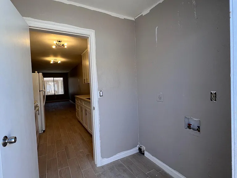 2851 E Capri Cir — Photo 8