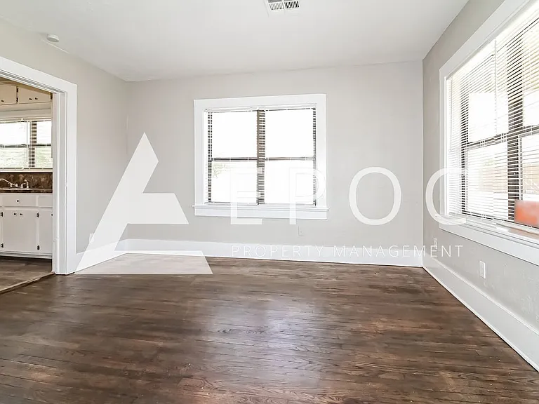 705 E Hughbert St — Photo 6