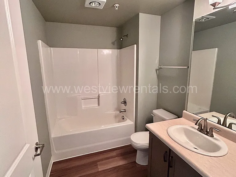 203 E Laurel St — Photo 317