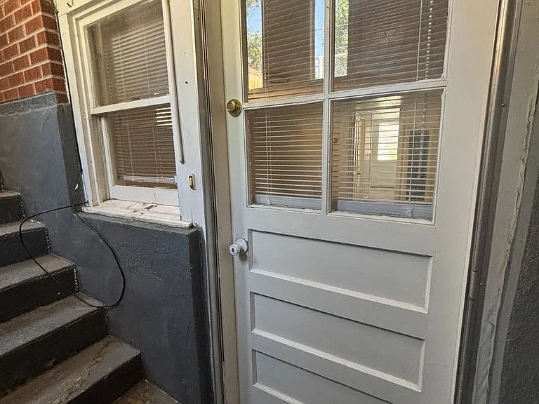 PM-254 1808 E 19th Street — Photo 6