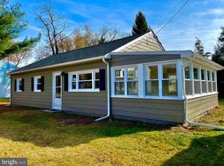 9 Essex Ave, Sicklerville, NJ 08081
