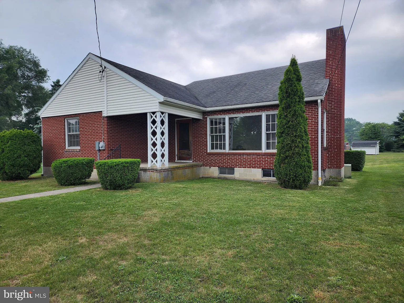 109 Brookview Ave W photo 1