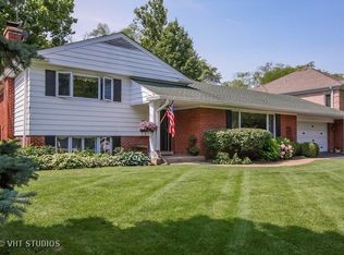1231 Country Ln, Northbrook, IL