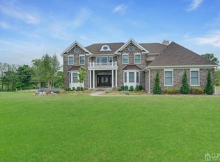 11 Waverly Ct, Belle Mead, NJ 08502