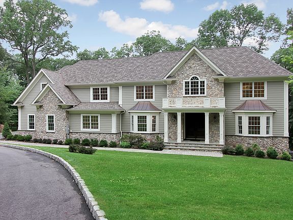 3rd image of 111 Knollwood Dr