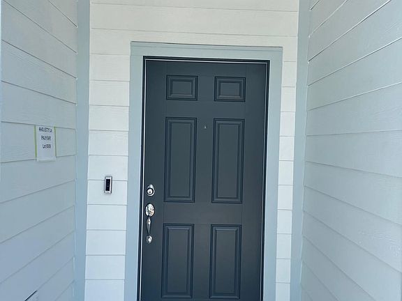 3rd image of 4443 Jetty Ln NE