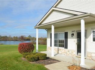 243 Oak Ridge Dr, Pontiac, MI 48341