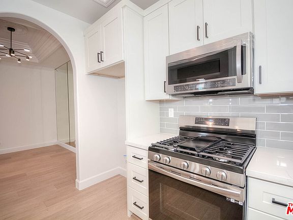 5th image of 4830 Elmwood Ave APT 306