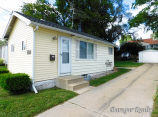 1143 Hollywood St NE, Grand Rapids, MI 49505