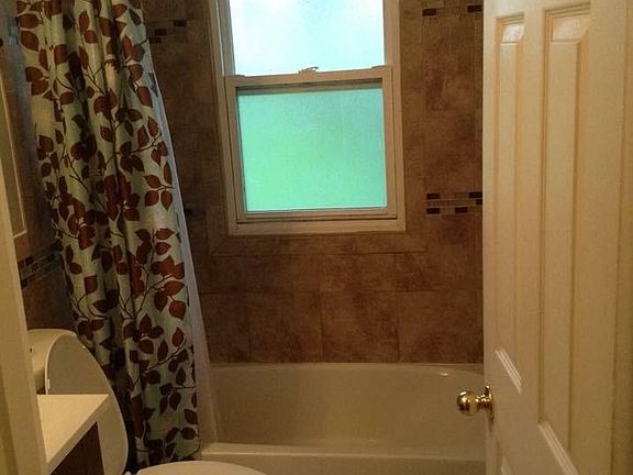 3rd image of 190 Saint Nicholas Ln
