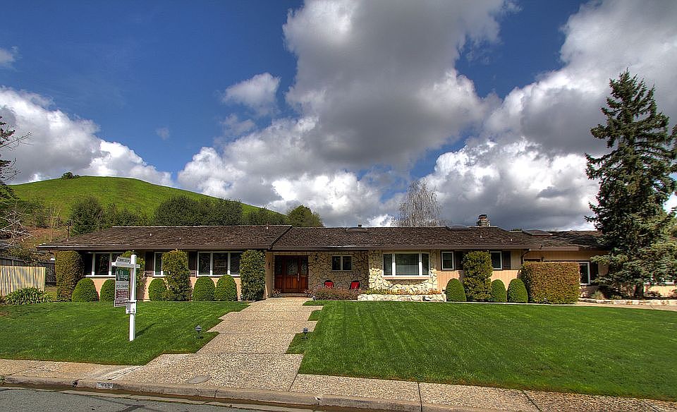 1st image of 297 Corliss Dr