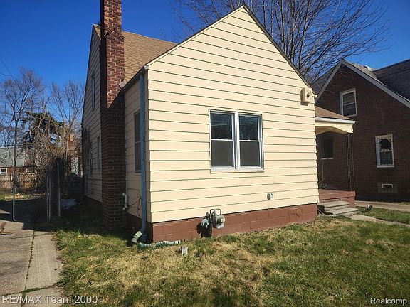 3rd image of 20200 Greeley St