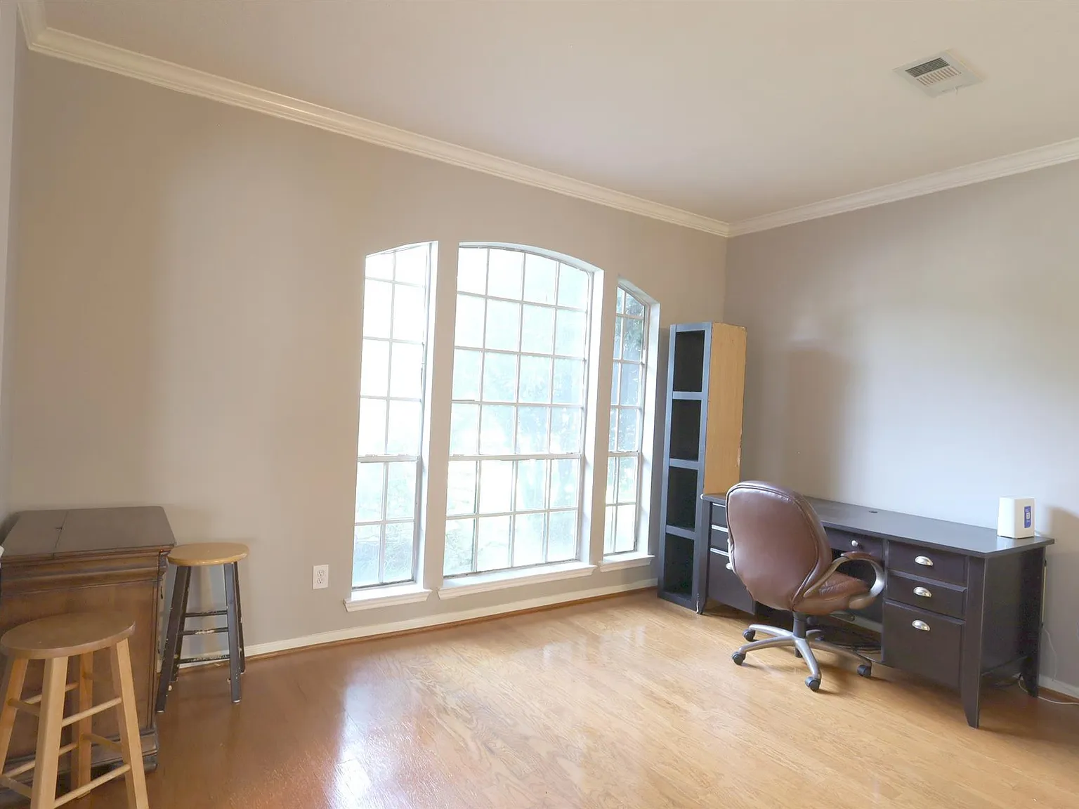 4 bed, 2.5 bath, 3288 sqft, $2,500 — Photo 3