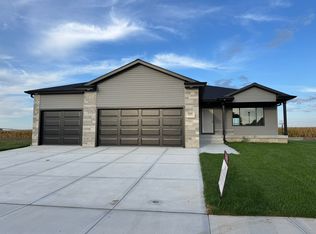 3019 Lakeview Ave, Hastings, NE 68901