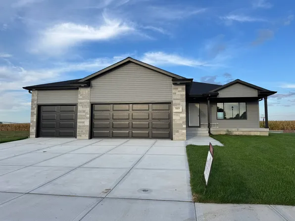 3019 Lakeview Ave, Hastings, NE 68901