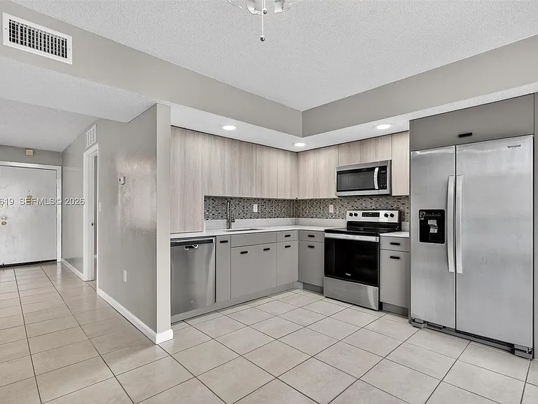 8065 SW 107th Ave #106 — Photo 8