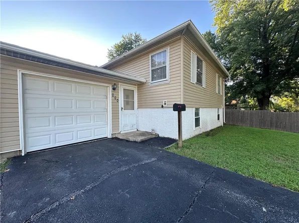 854 N Aztec Dr, Independence, MO 64056