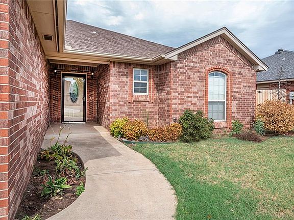 4th image of 4016 Grace Cir