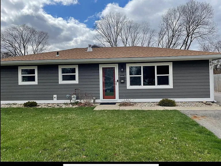 W William Dr — Photo 1