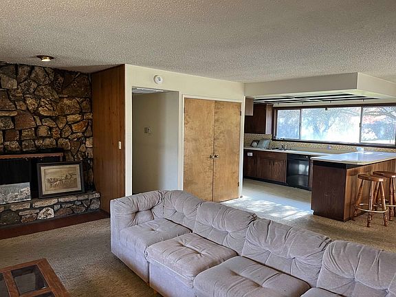 5th image of 944 Edgewood Dr