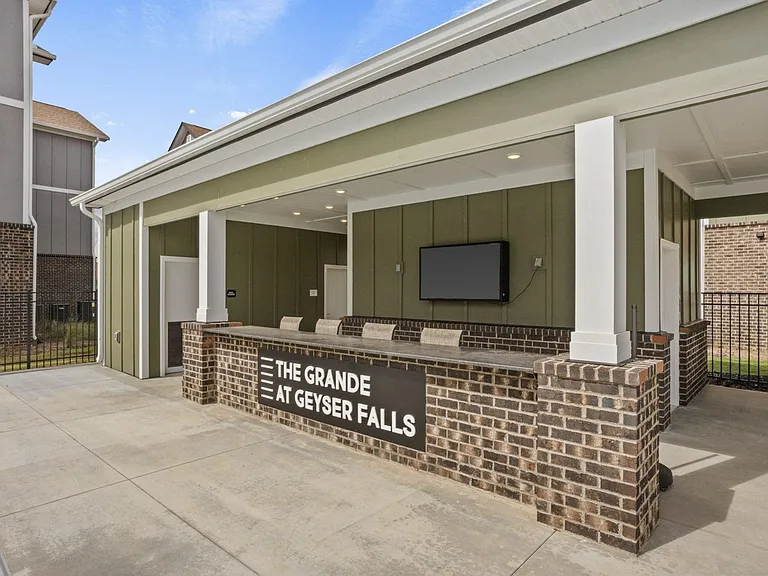 The Grande at Geyser Falls Luxury Apartments — Photo 25
