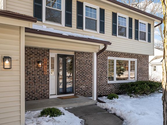 4th image of 3835 Harbor Ln N