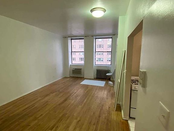 2nd image of 201 W 14th St #5DA