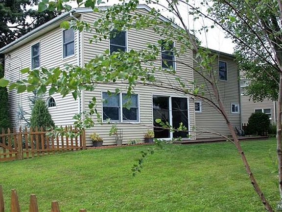 3rd image of 212 Sanford Ave
