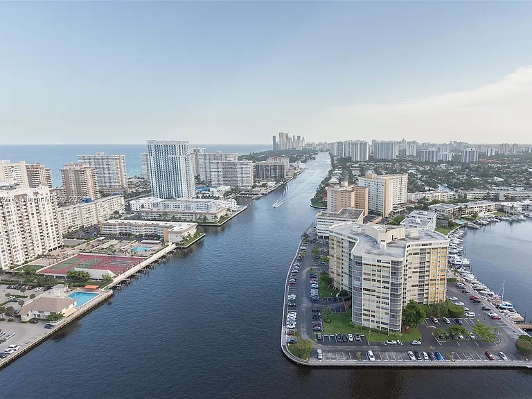 2600 E Hallandale Beach Blvd #T3307 — Photo 2