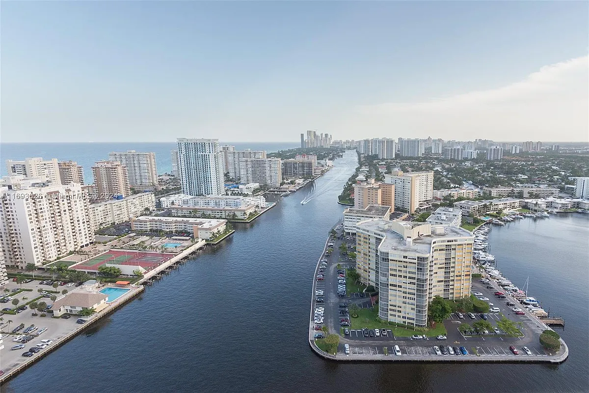 Building Photo - 2600 E Hallandale Beach Blvd #T3307