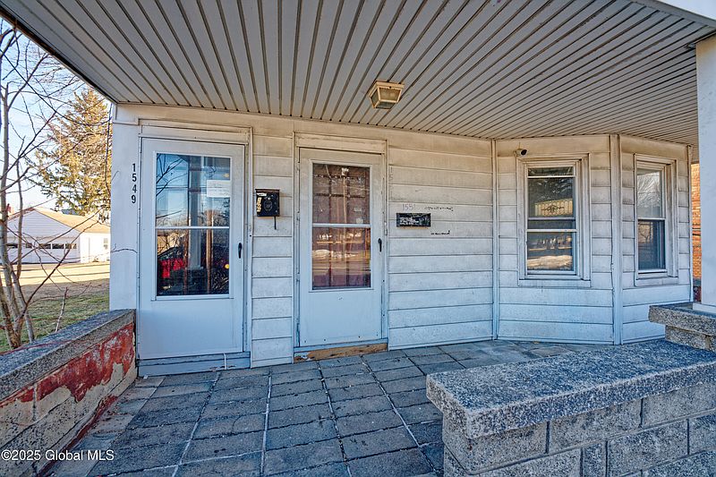4th image of 1549 Chrisler Avenue