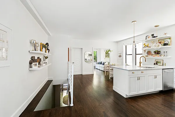 Sold by Nest Seekers International | media 2