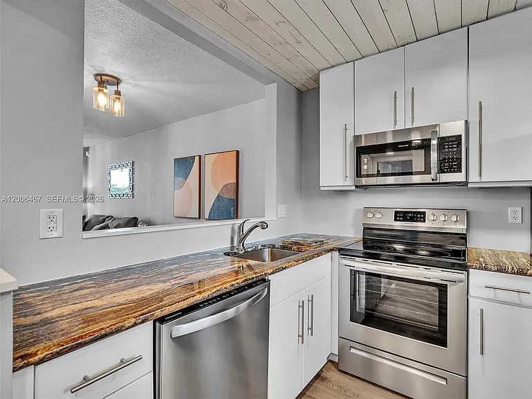 9340 Lagoon Pl #303 — Photo 6