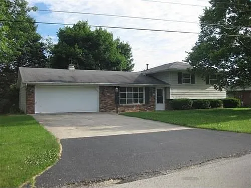 110 Highview Dr photo 1
