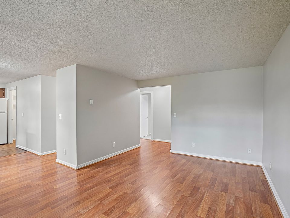 1st image of 13500 SE Linden Ln #11