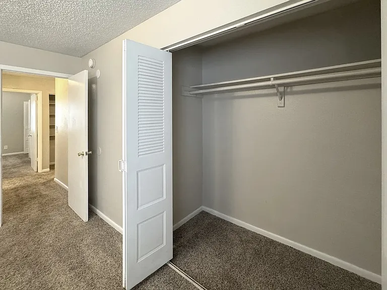 Ridge Apartments — Photo 28