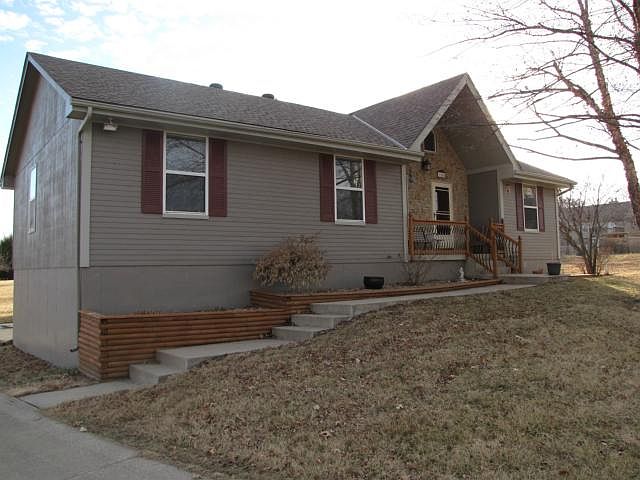 1st image of 1004 SW Hereford Dr