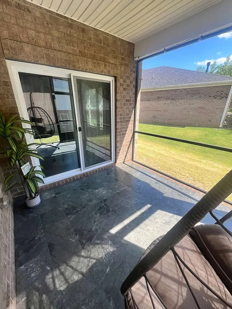 3 bed, 2.5 bath, 2099 sqft, $2,700 — Photo 4