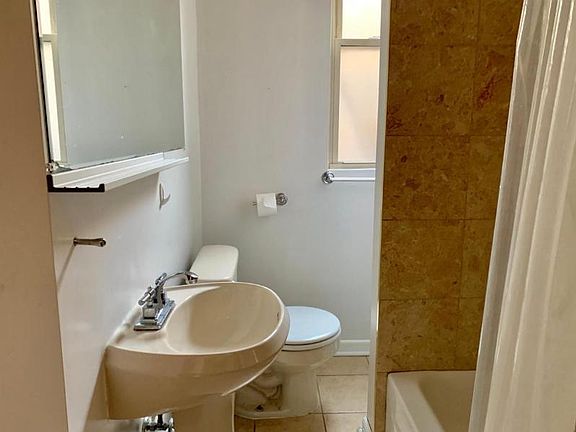 4th image of 2632 W Cortez St APT 3