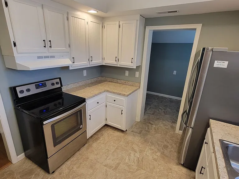 250 E Main St — Photo 6