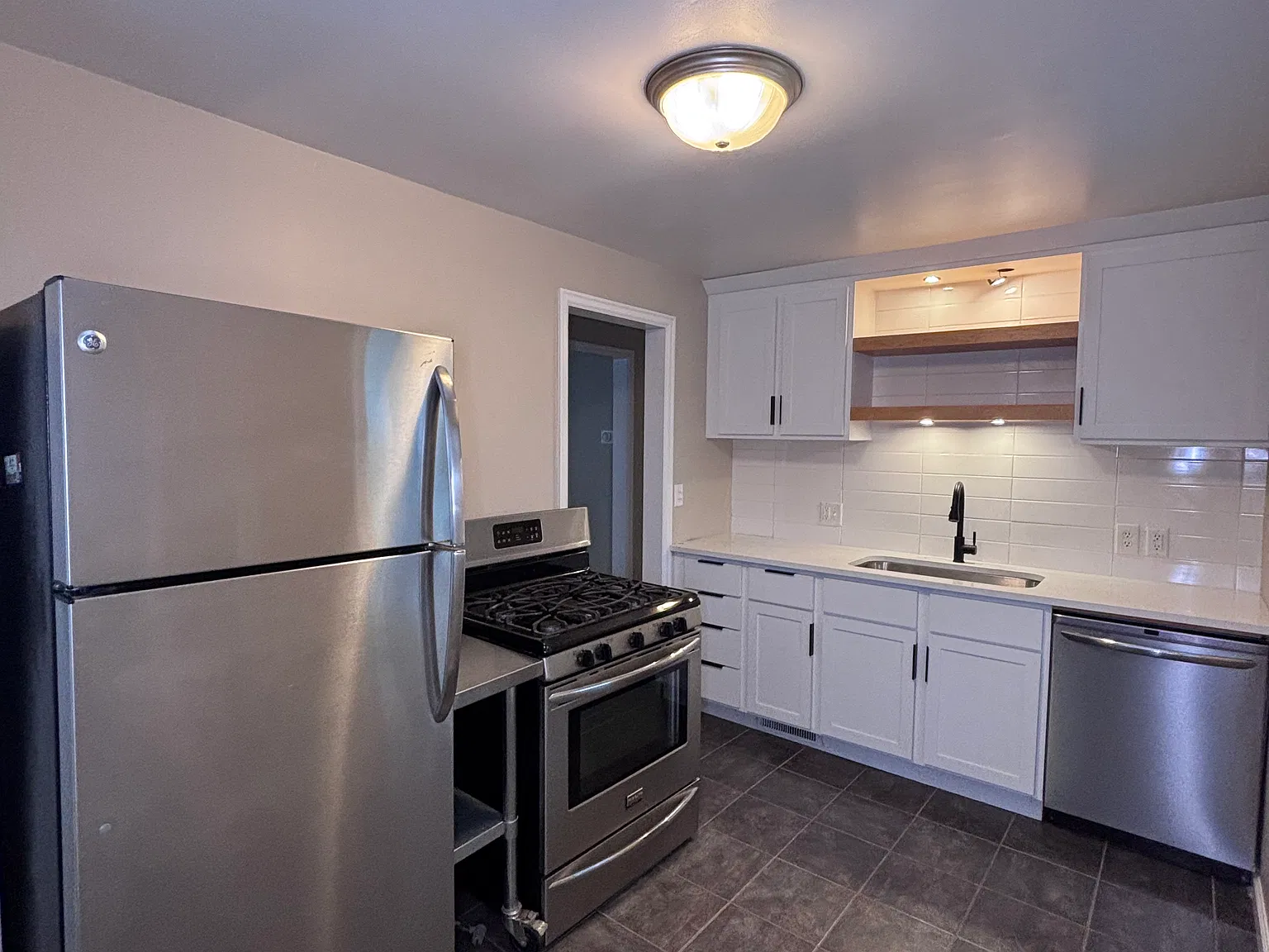 3 bed, 1200 sqft, $2,200 — Photo 1