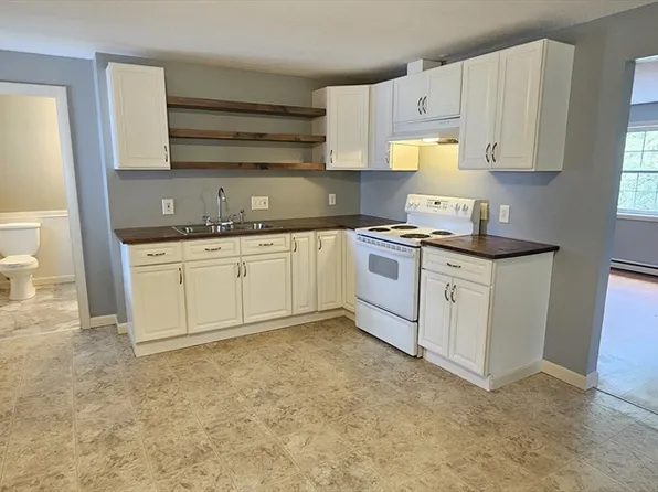 1 Wysocki Dr APT 9, Dudley, MA 01571