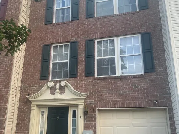 6 Players Ln, Pine Hill, NJ 08021