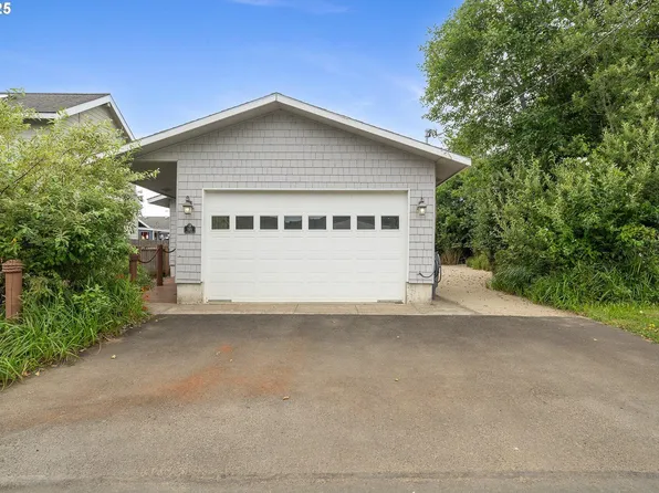 185 S Coral St, Rockaway Beach, OR 97136