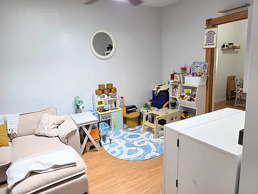 Rented by NYC REALTY GROUP 693 | media 22