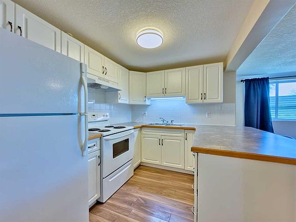 3rd image of 1739 North St #9