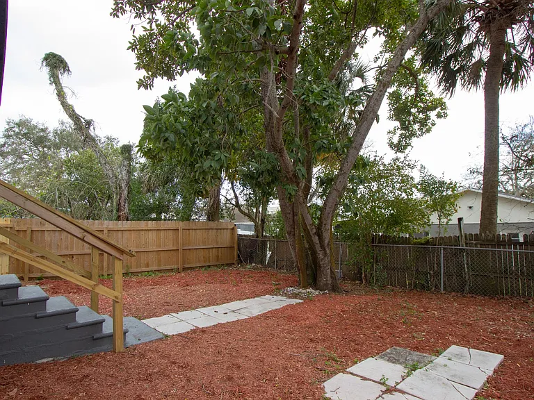2701 E Columbus Dr — Photo 22