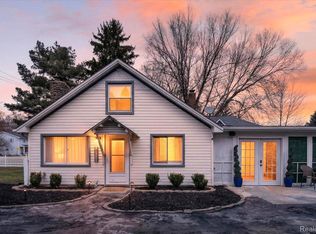 37260 Clio St, Harrison Township, MI