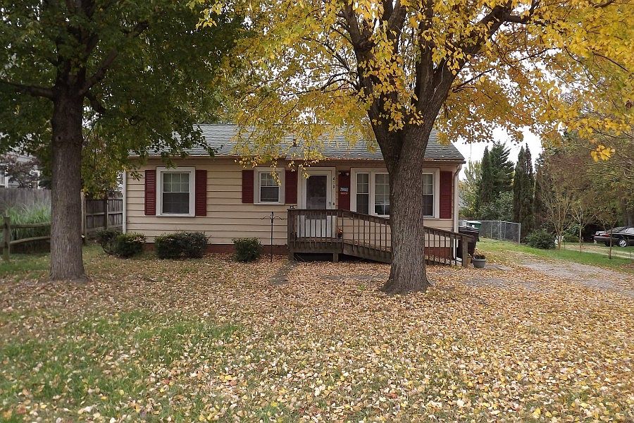 1st image of 410 Greenwood Dr